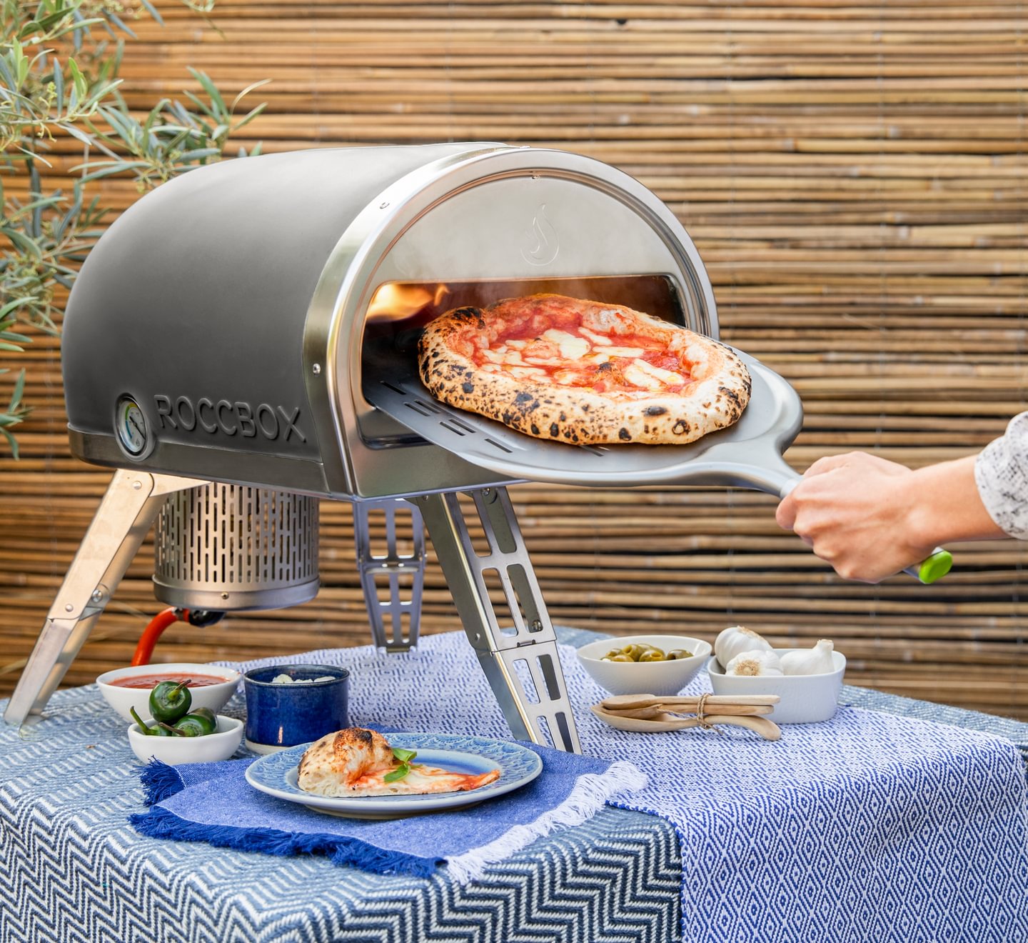 ROCCBOX  Pizza oven on table